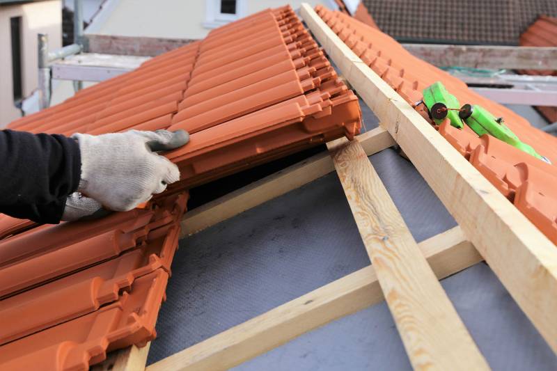 construction de toiture neuve avec pose de tuiles par artisan couvreur à fos sur mer 13270 bdr